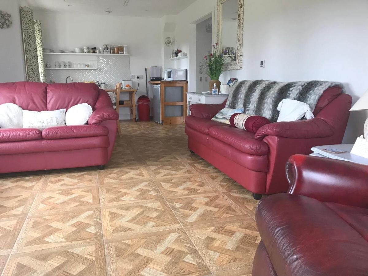 Hotel Pembrokeshire Fields Haverfordwest Esterno foto