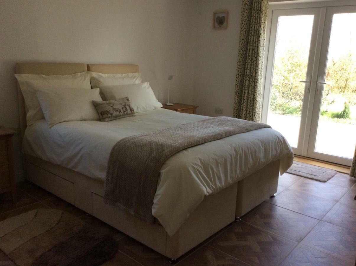 Hotel Pembrokeshire Fields Haverfordwest Esterno foto